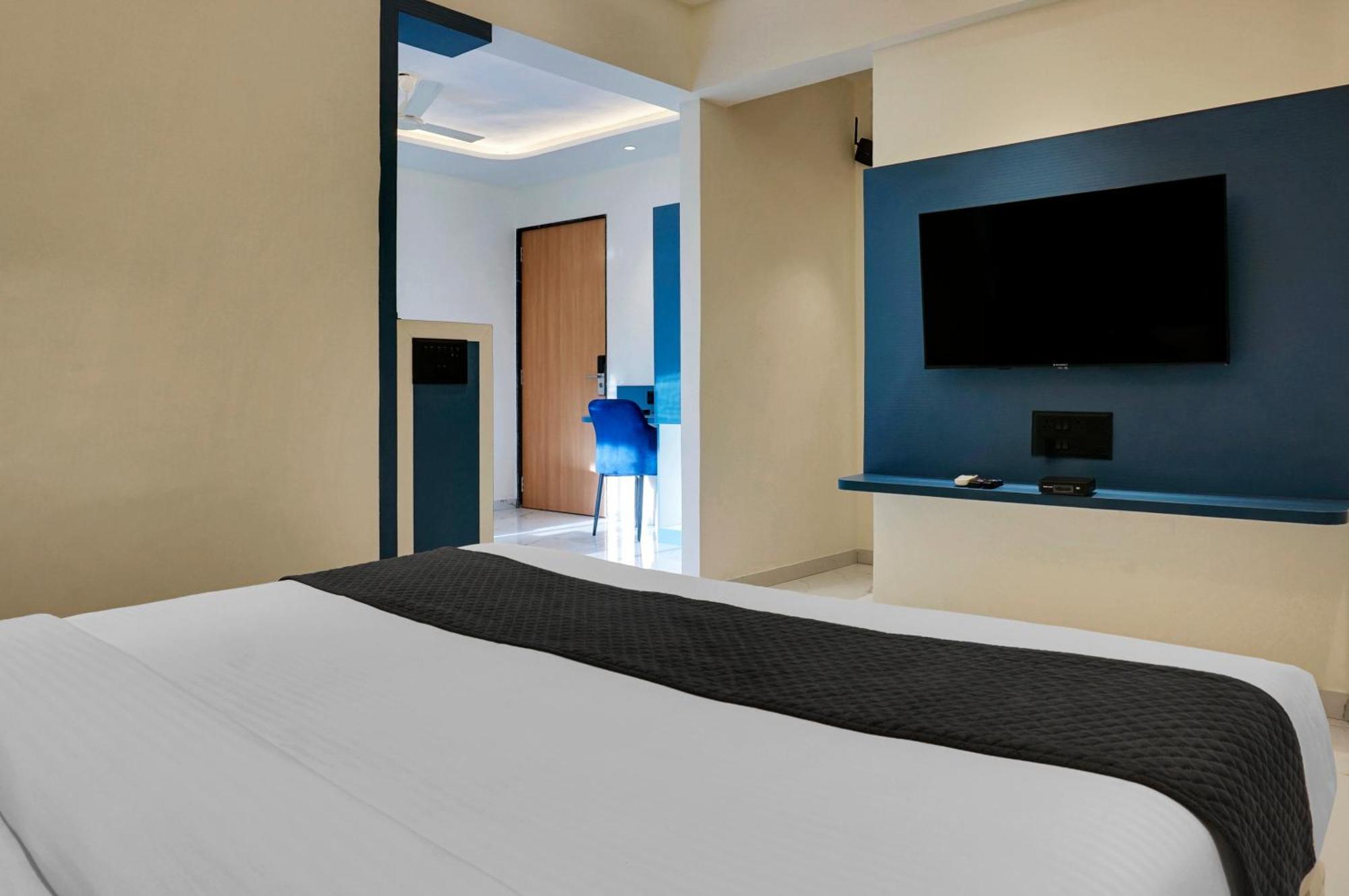 Palm Suites Baner- Indian Nationals Only Pune Exterior foto